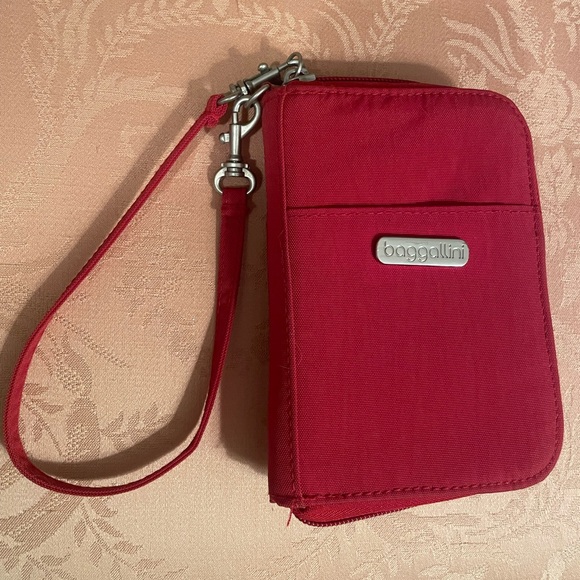Baggallini Wristlet Small Travel Wallet Red Passport Cards RFID - Picture 2 of 7